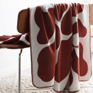 Nordic-style jacquard throw blanket made from acrylic fibers